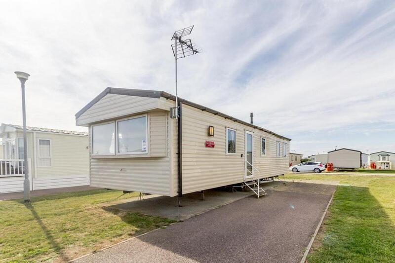 Caledonia Summertime Villa Jaywick Sands Exterior photo