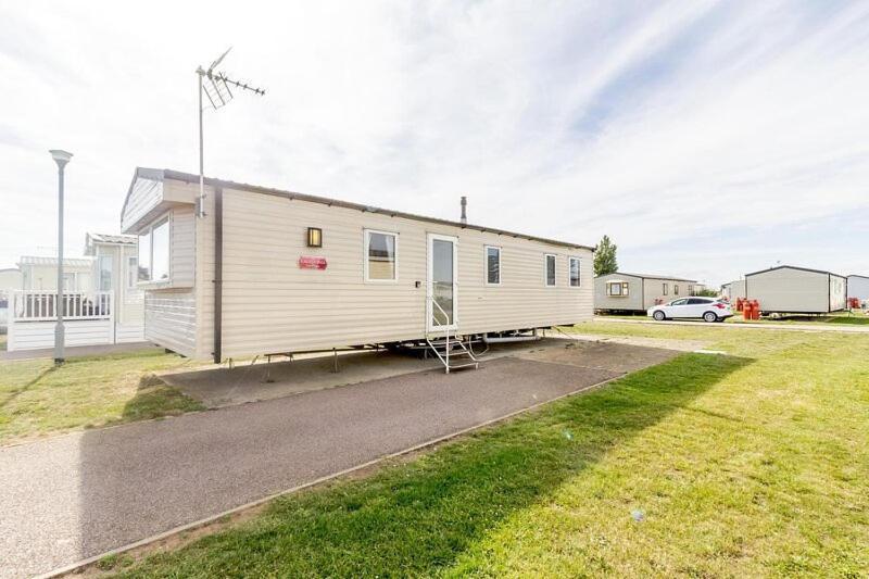 Caledonia Summertime Villa Jaywick Sands Exterior photo